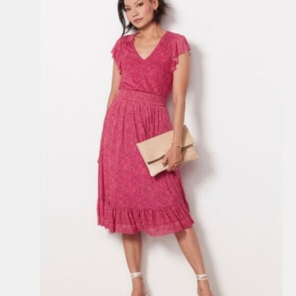 EVEREVE Elena Short Sleeve Floral V Neck MIdi Dress Pink Size Medium - Picture 1 of 14